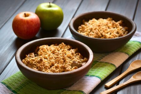 Vegan Maple 'n Spice Apple Crisp Recipe with a Crumbly Topping (Gluten-free Option)