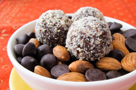Healthy Chocolate Truffle Snacks Recipe - Dairy-free, gluten-free, vegan, paleo, and nutritious + 5 health reasons to love dark chocolate