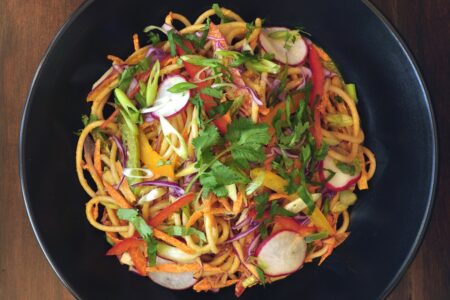 Chilled Noodles in Spicy Sauce Recipe - easy, gluten-free, vegan, loaded with vegetables and rich in flavor!